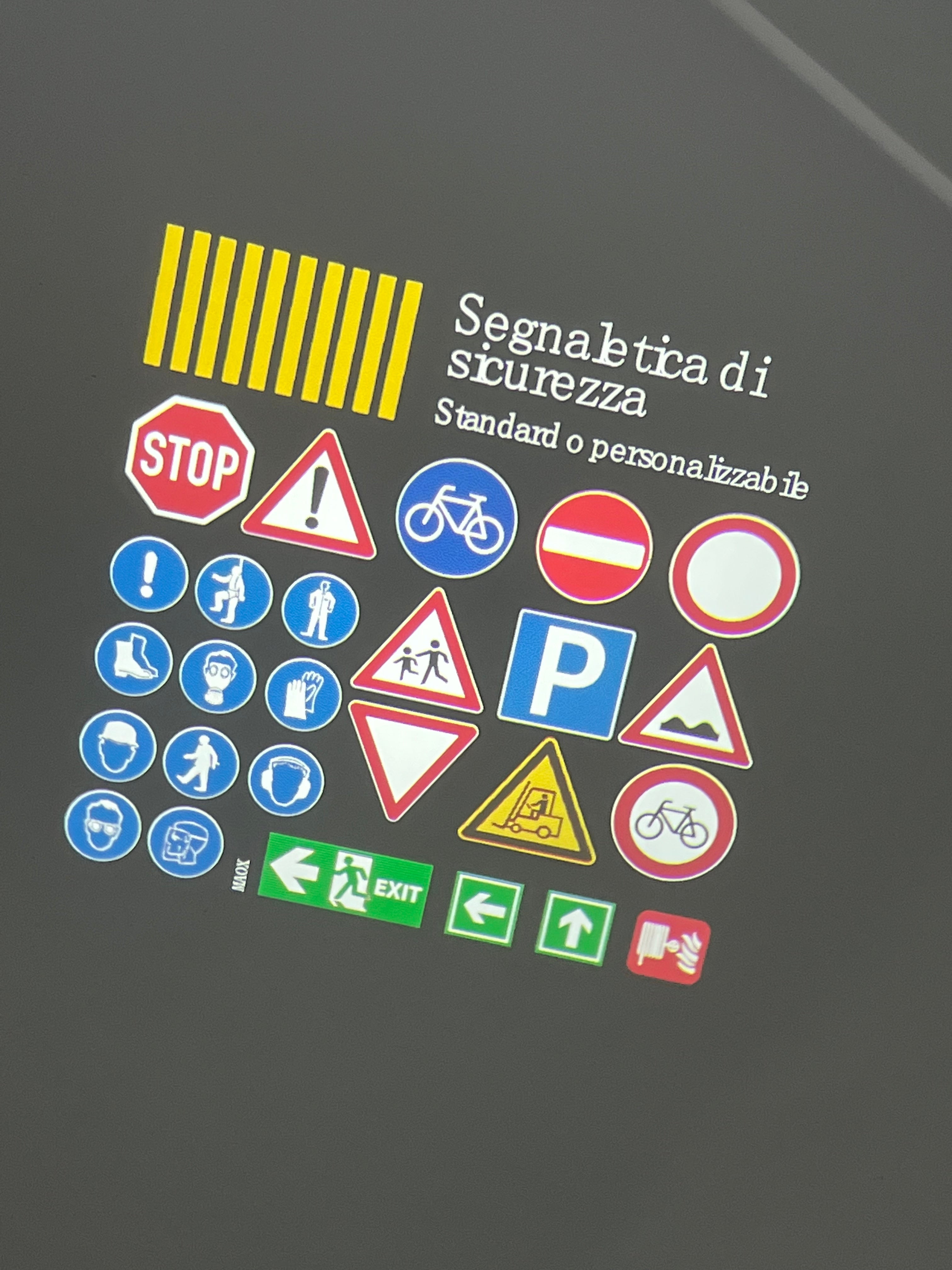 Safety Enhancement with Projection Lights in the Italian Workshop